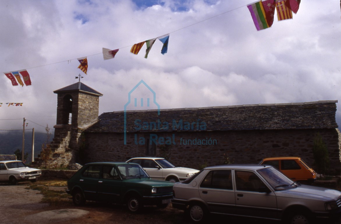 Vistas desde el sudeste de la iglesia. Estado en 1997