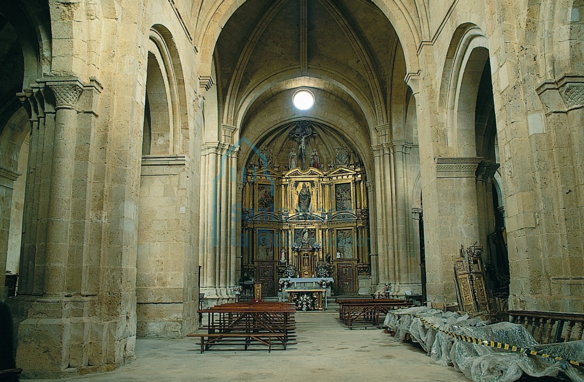 Interior de la iglesia desde los pies