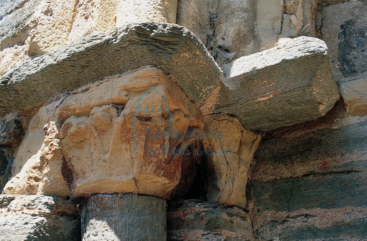 Capiteles del lateral izquierdo de la portada meridional