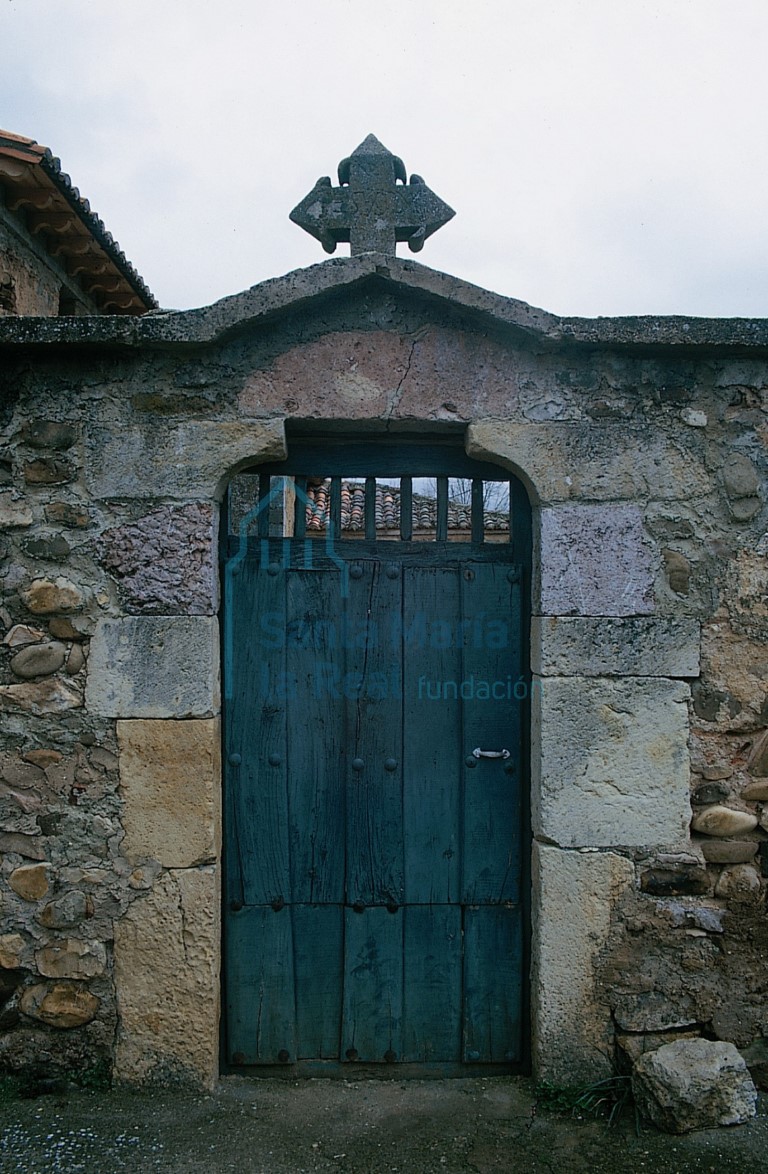 Puerta del cementerio