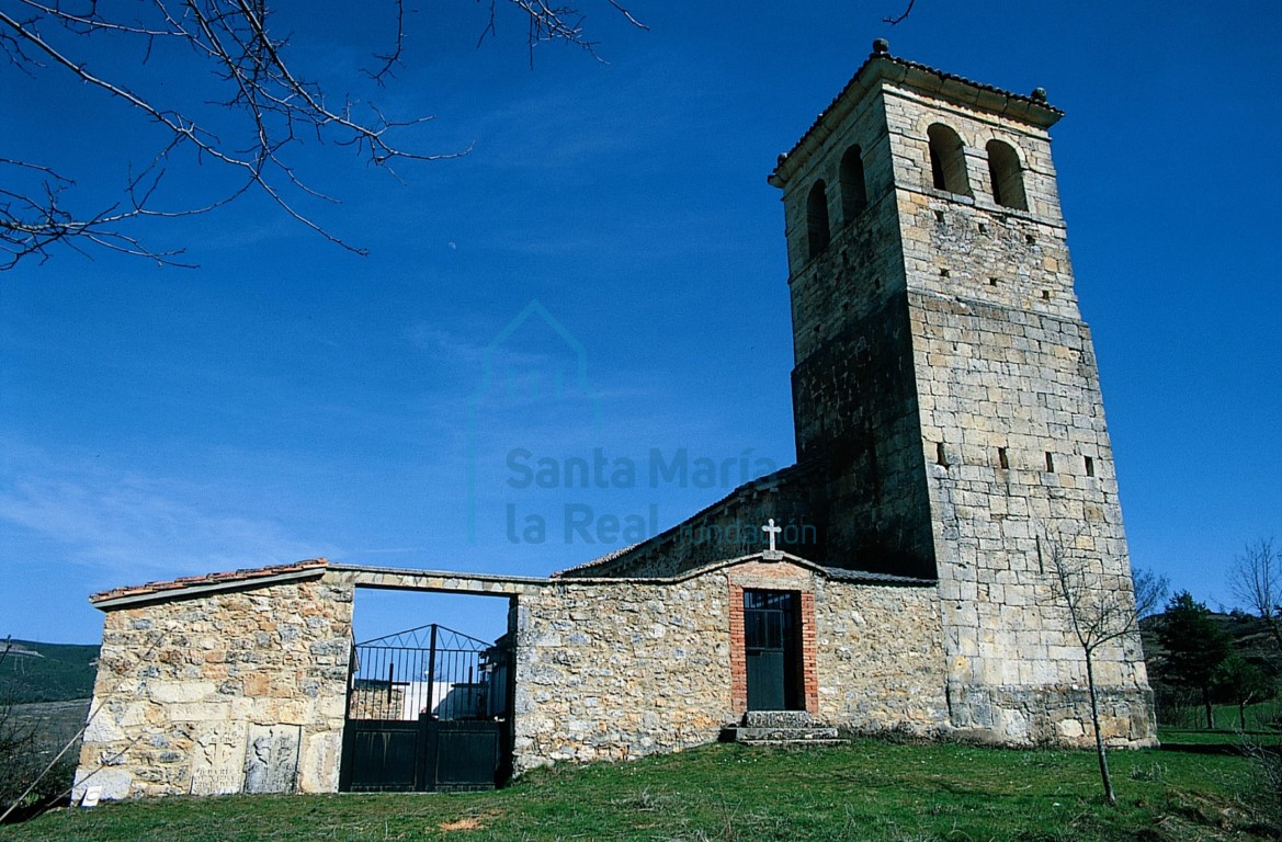 La iglesia desde el oeste