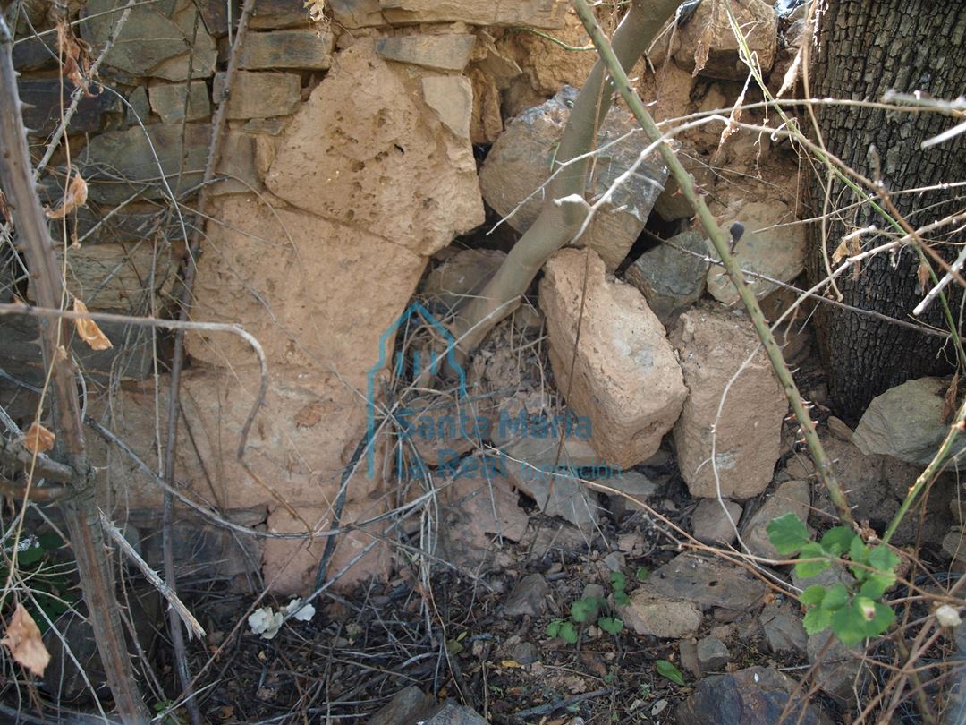 Restos de una puerta