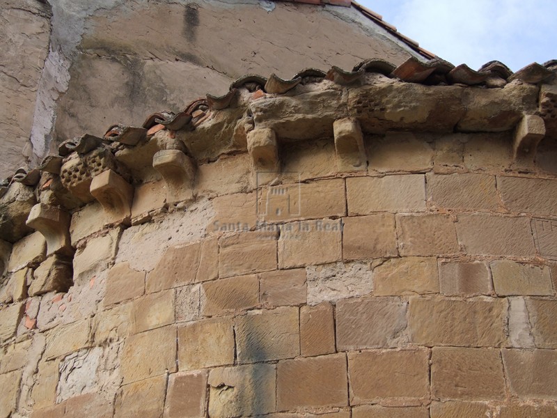 Detalle de los canecillos del ábside