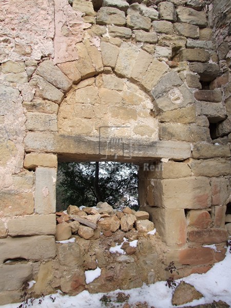Restos del primitivo acceso en el muro norte