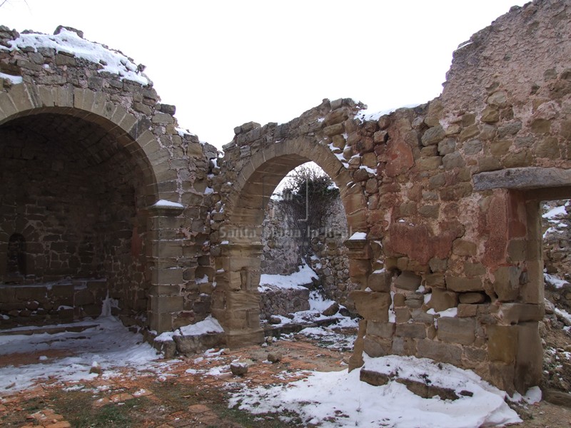 Interior de la nave central y de la epístola
