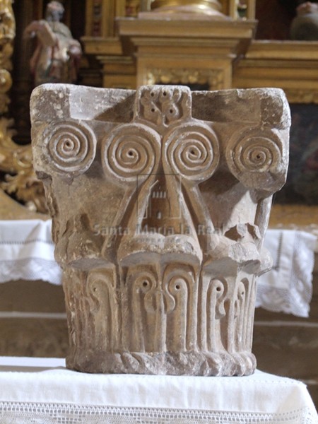 Capitel custodiado actualmente en la iglesia de San Millán
