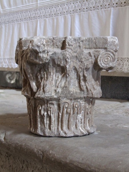 Capitel custodiado actualmente en la iglesia de San Millán