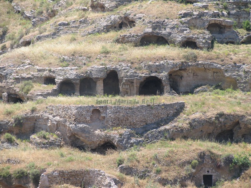 Vistas de las cuevas de Cervera desde la ermita, lugar donde tuvo lugar la leyenda de la imagen