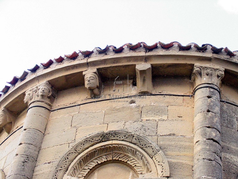 Canecillos y capiteles del ábside