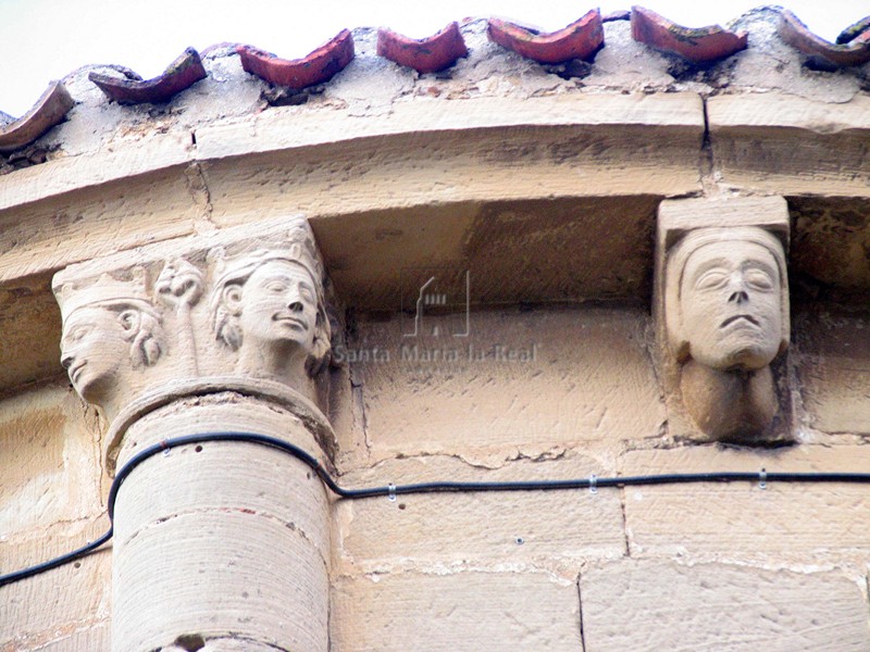 Canecillo y capitel del ábside