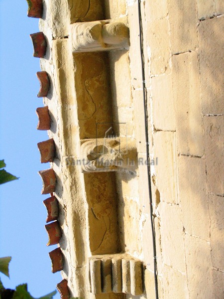 Canecillos del muro sur del presbiterio