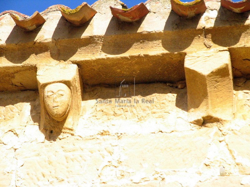 Canecillos del muro sur de la nave