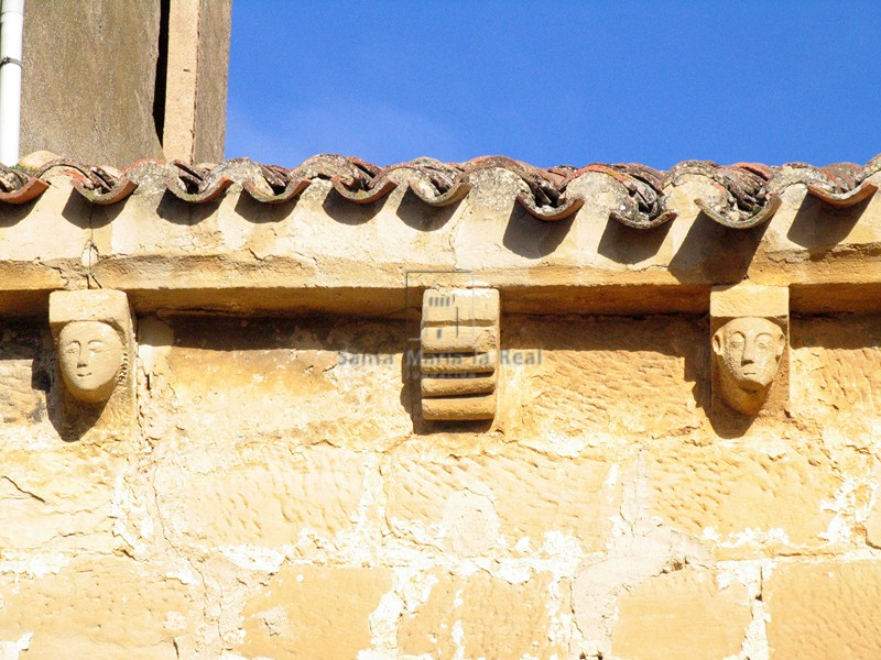 Canecillos del muro sur de la nave