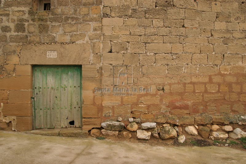 Puerta en el hastial occidental