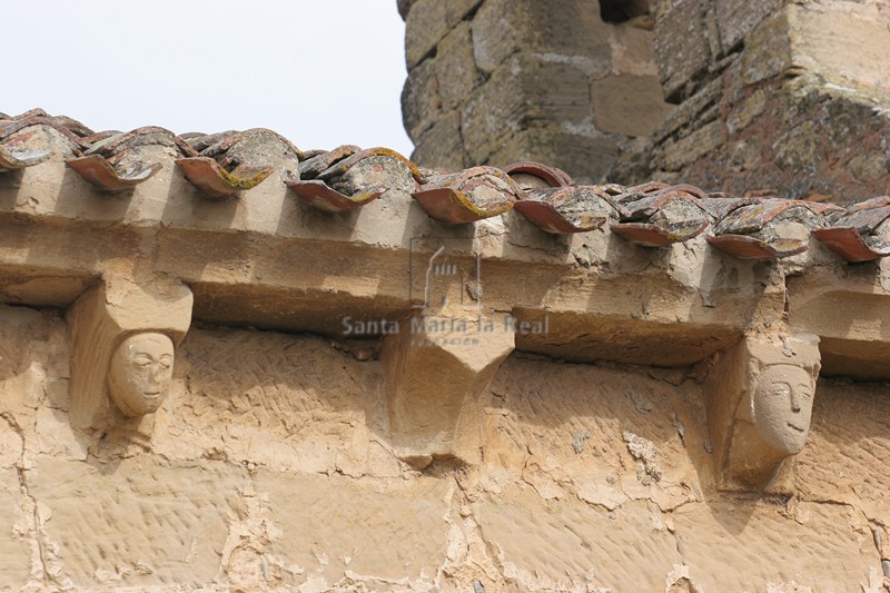 Canecillos del muro sur de la nave