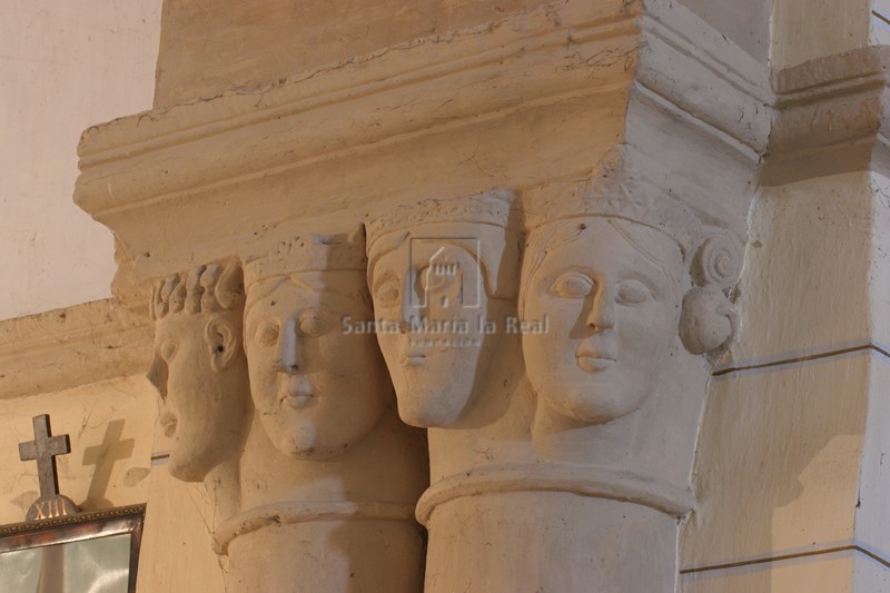 Capiteles del lado de la epístola