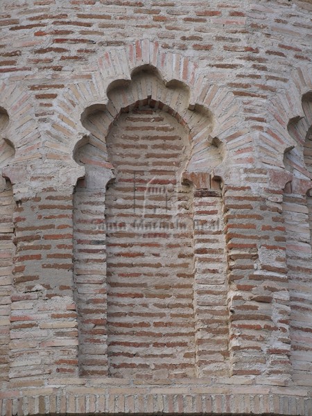 Detalle de la arquería del ábside