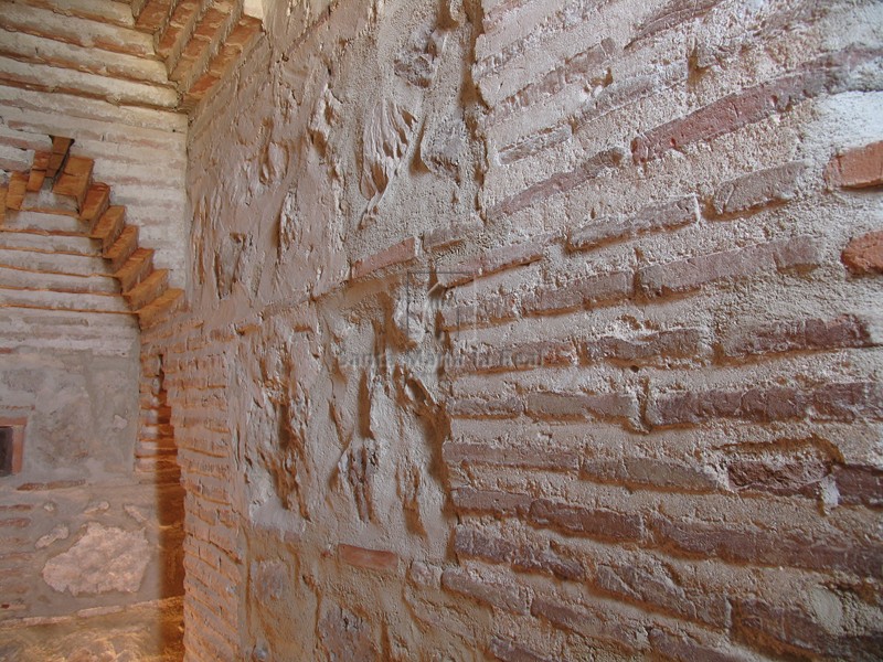 Detalle de las bóvedas y paramento de la escalera de la torre