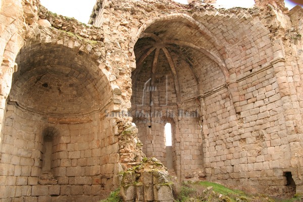 Vista de la Capilla Mayor y un absidiolo