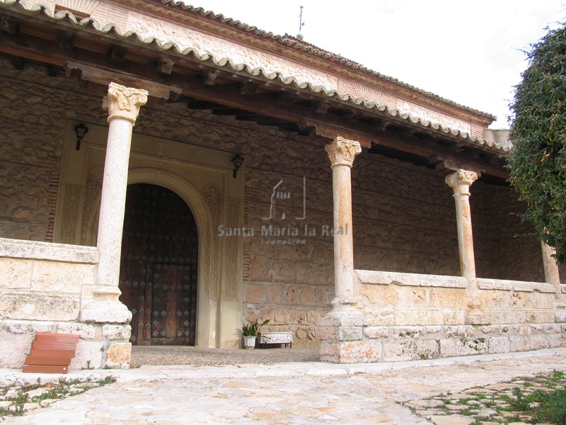 Pórtico de ingreso