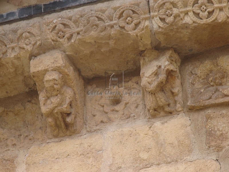 Detalle de cornisa y canecillos