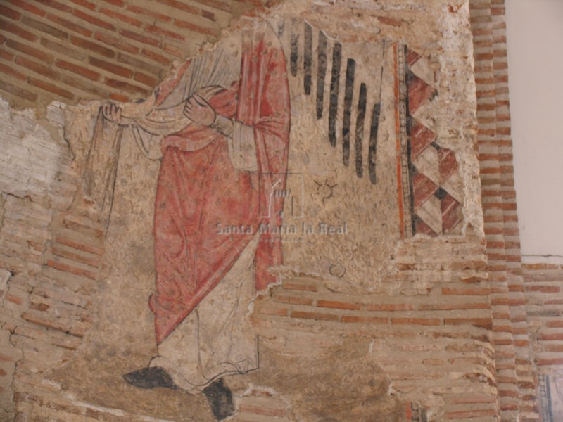 Detalle de pintura del ábside representando un ángel