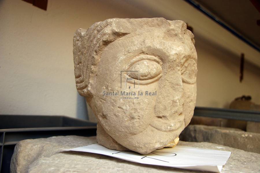 Cabeza de Virgen de una escultura