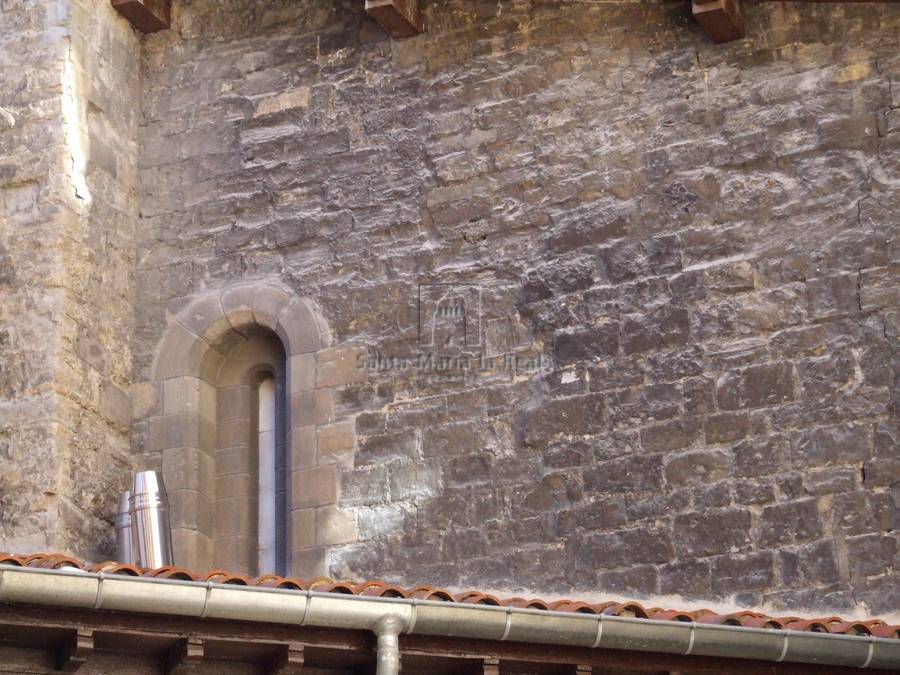 Detalle de la ventana de la capilla norte