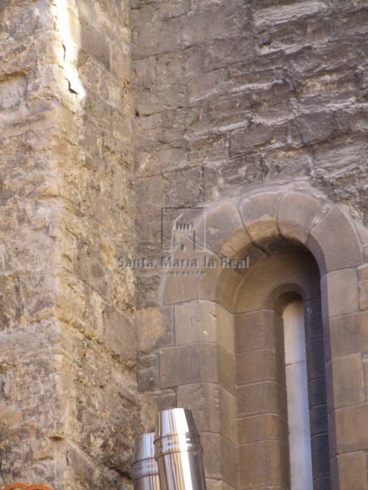 Detalle de la ventana de la capilla norte