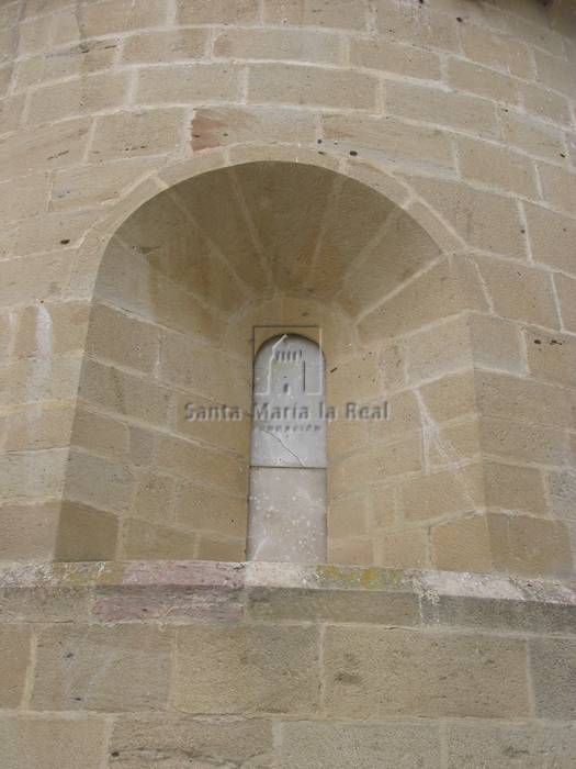 Detalle exterior de la ventana del ábside
