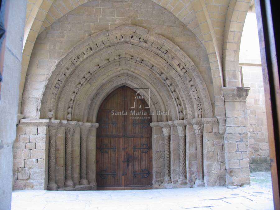 Vista exterior de la portada