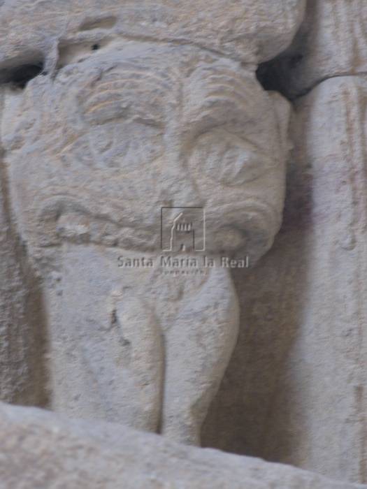 Detalle de las arquivoltas de la portada sur