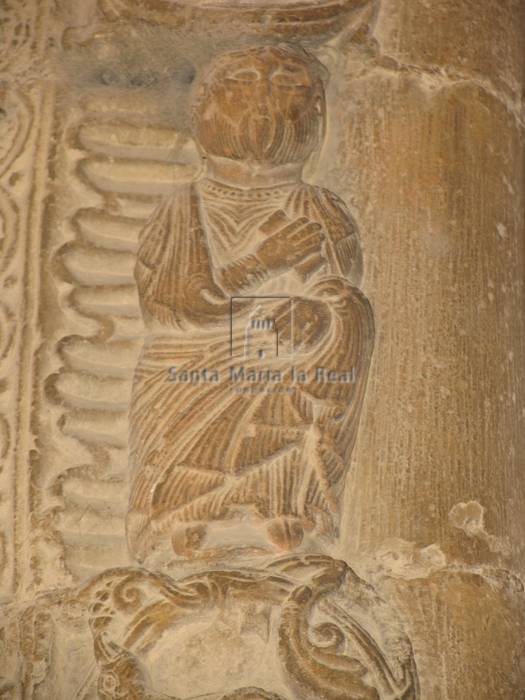 Detalle de las arquivoltas de la portada sur. Santo