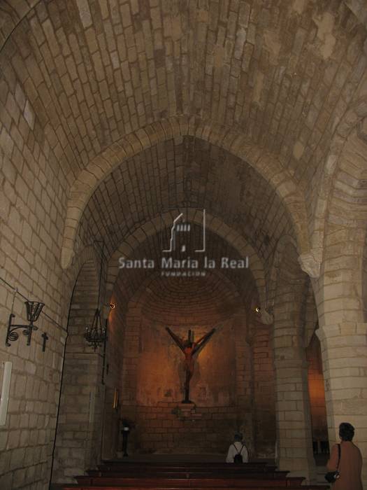 Vista interior desde los pies de la nave gótica