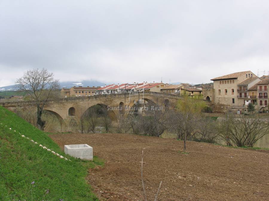 Panorámica del puente románico
