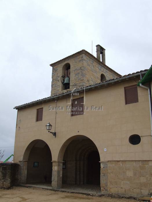 Vista exterior del pórtico