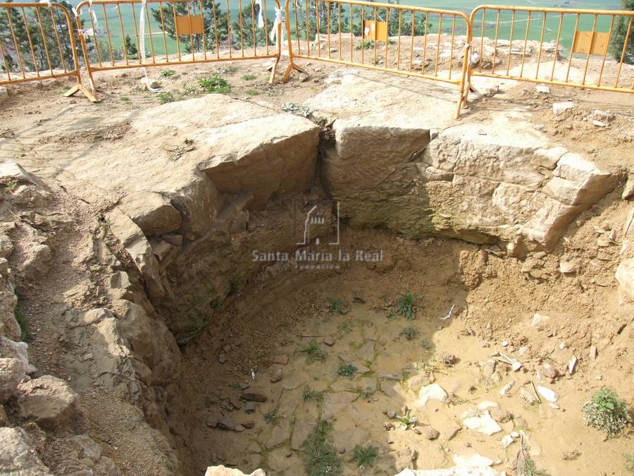 Excavaciones del donjón o torre cilindrica,exenta del cinturón de las murallas