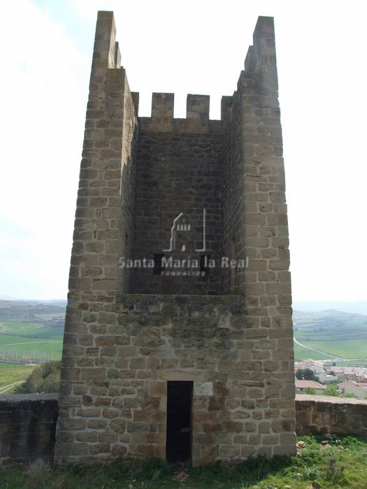 Detalle de una de las torres del recinto amurallado