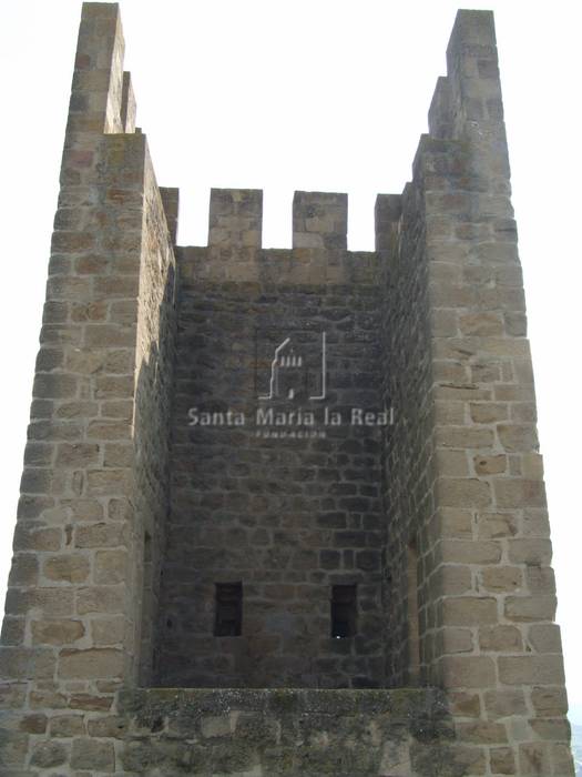 Detalle de una de las torres del recinto amurallado