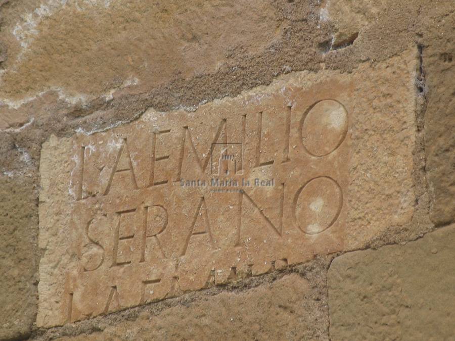 Estelas romanas empotradas en los muros de la ermita