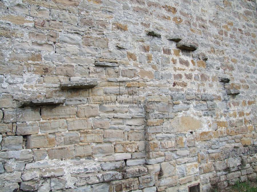 Detalle del recrecimiento del muro este