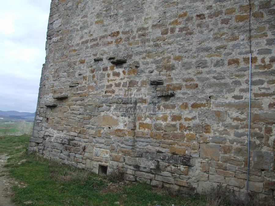 Detalle del recrecimiento del muro este