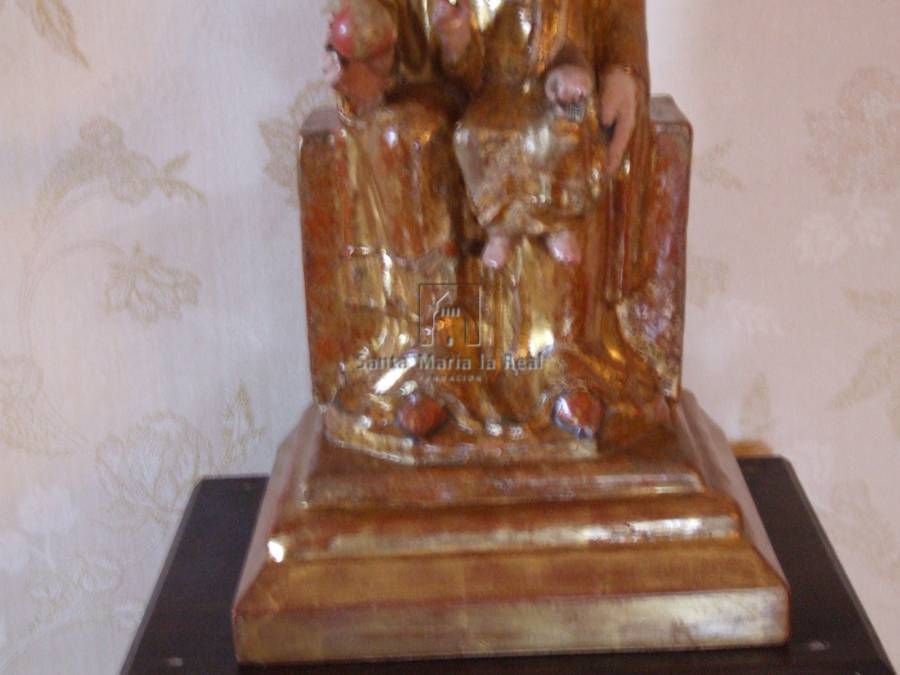 Detalle de los pies de la Virgen de Legarra con el Niño