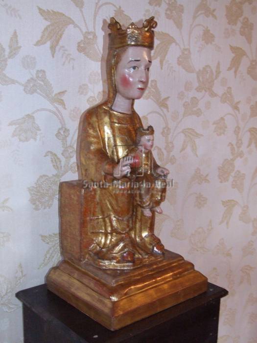 Talla de la Virgen de Legarra con el Niño