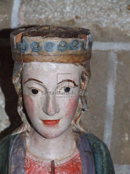 Detalle de una talla de la Virgen con el Niño