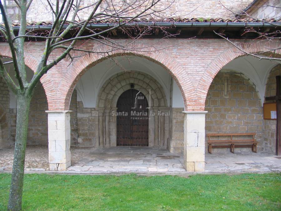 Vista exterior de pórtico
