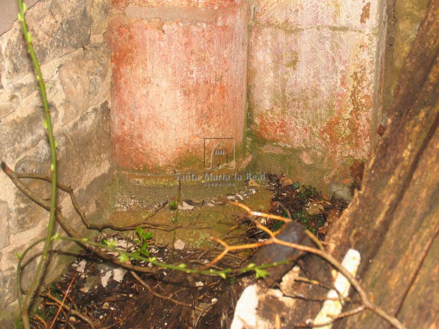Basa izquierda de los restos del antiguo arco triunfal