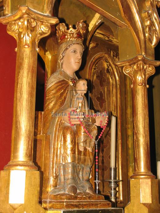 Talla de Nuestra Señora de Izurzu o del Rosario con el Niño