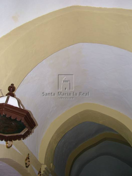 Detalle de jamba encapitelada del tramo medio desde el presbiterio