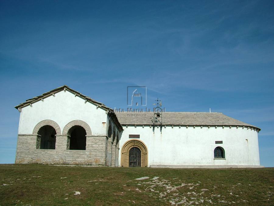 Vista exterior de la ermita del lado sur